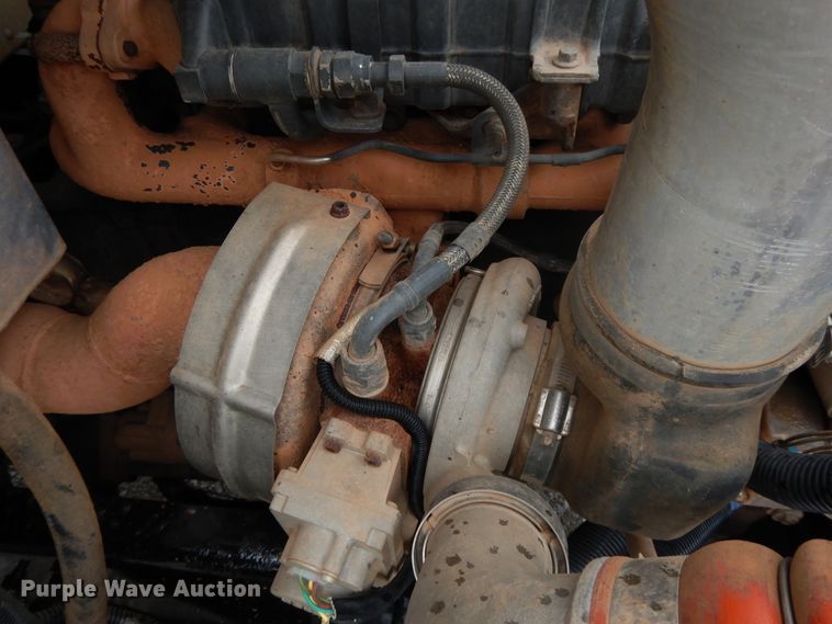 image for item DH0005 2009 Peterbilt 325  service truck with crane