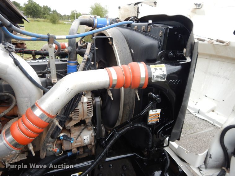 image for item DH0005 2009 Peterbilt 325  service truck with crane