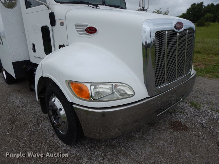 image for item DH0005 2009 Peterbilt 325  service truck with crane