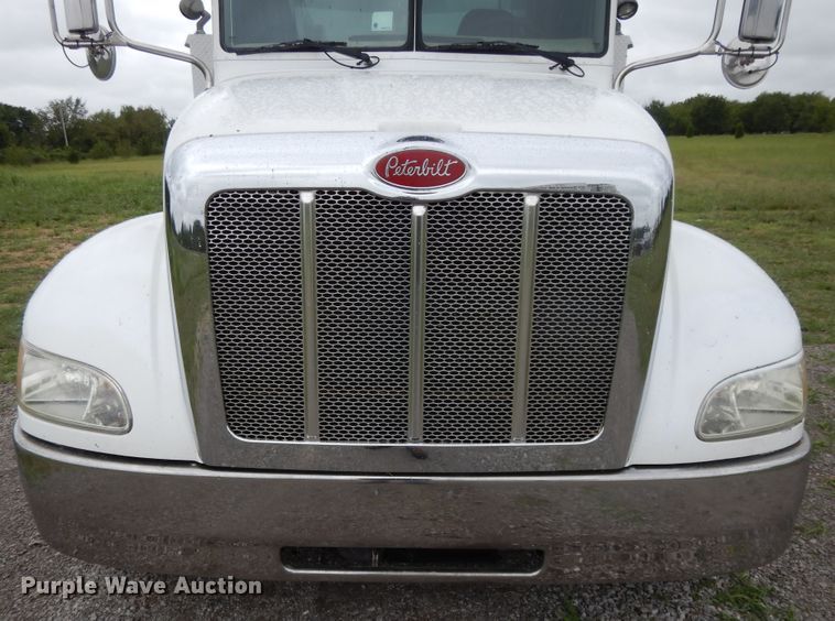 image for item DH0005 2009 Peterbilt 325  service truck with crane