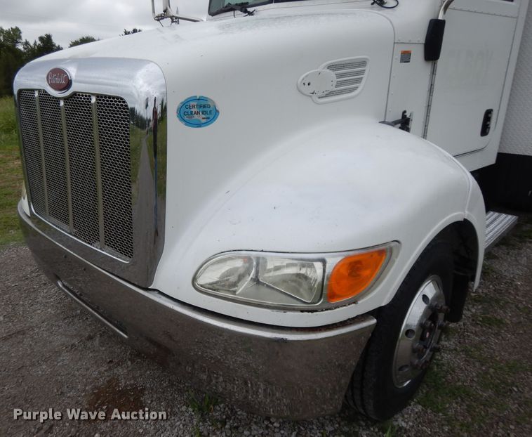 image for item DH0005 2009 Peterbilt 325  service truck with crane