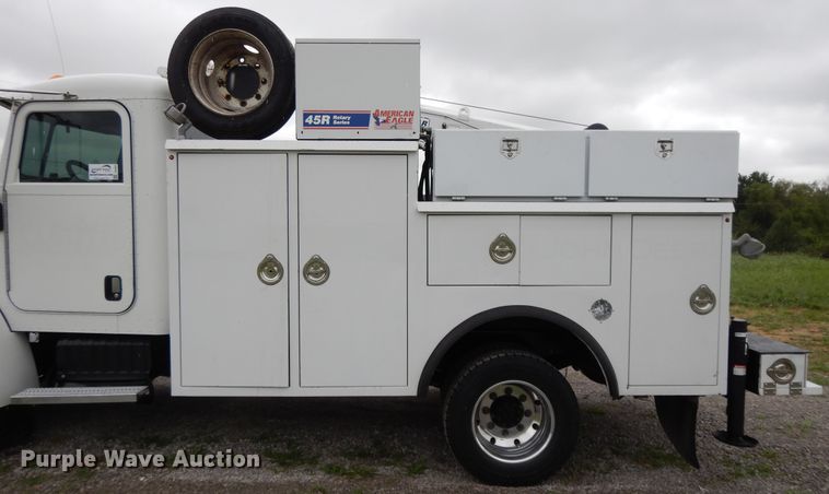 image for item DH0005 2009 Peterbilt 325  service truck with crane