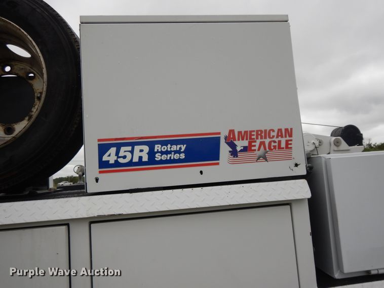 image for item DH0005 2009 Peterbilt 325  service truck with crane