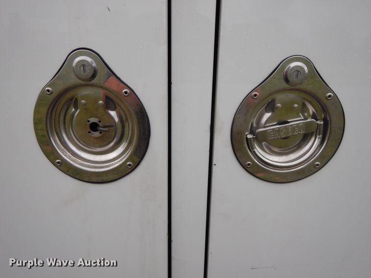 image for item DH0005 2009 Peterbilt 325  service truck with crane