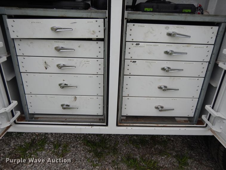 image for item DH0005 2009 Peterbilt 325  service truck with crane