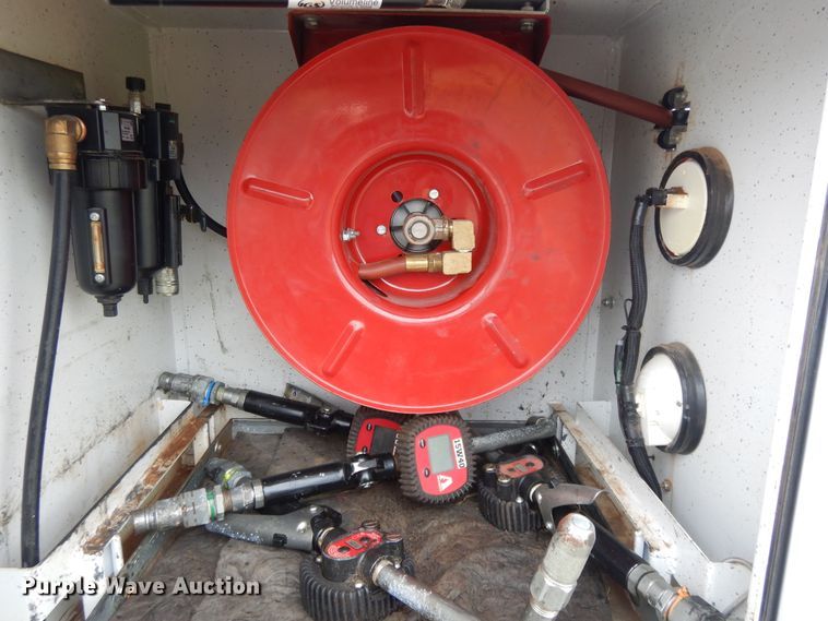 image for item DH0005 2009 Peterbilt 325  service truck with crane