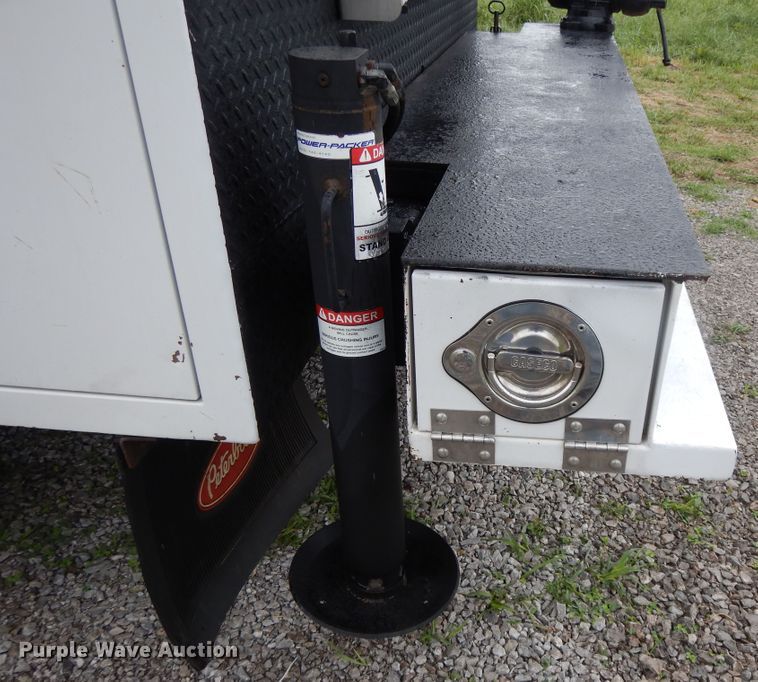 image for item DH0005 2009 Peterbilt 325  service truck with crane