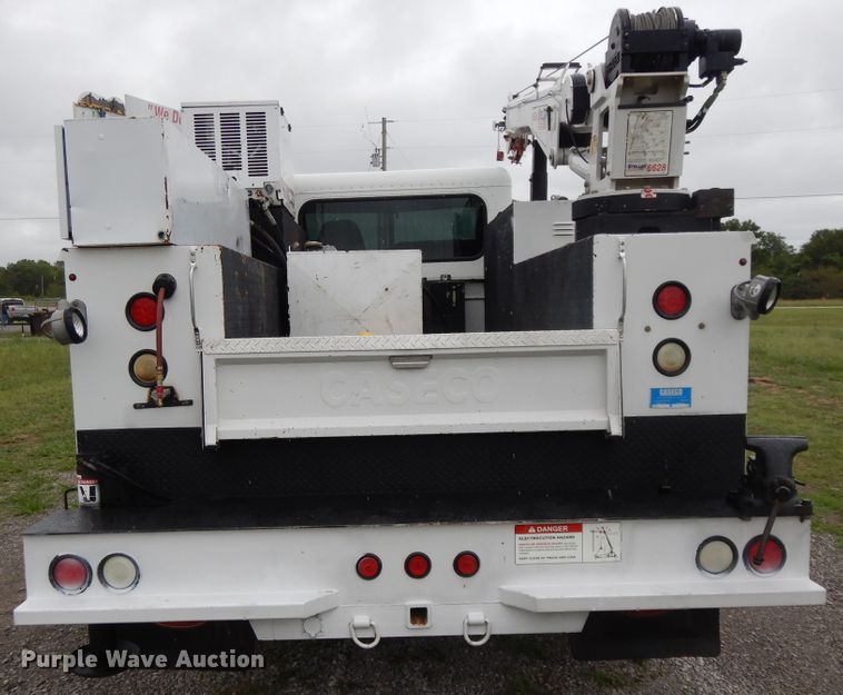 image for item DH0005 2009 Peterbilt 325  service truck with crane