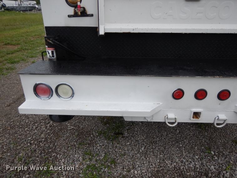 image for item DH0005 2009 Peterbilt 325  service truck with crane