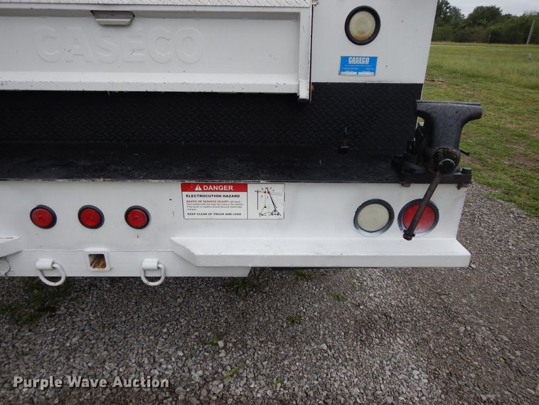 image for item DH0005 2009 Peterbilt 325  service truck with crane