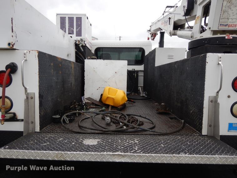 image for item DH0005 2009 Peterbilt 325  service truck with crane