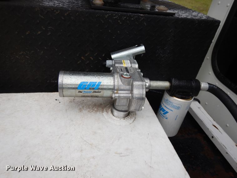 image for item DH0005 2009 Peterbilt 325  service truck with crane