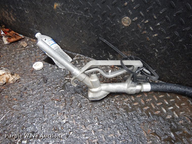 image for item DH0005 2009 Peterbilt 325  service truck with crane