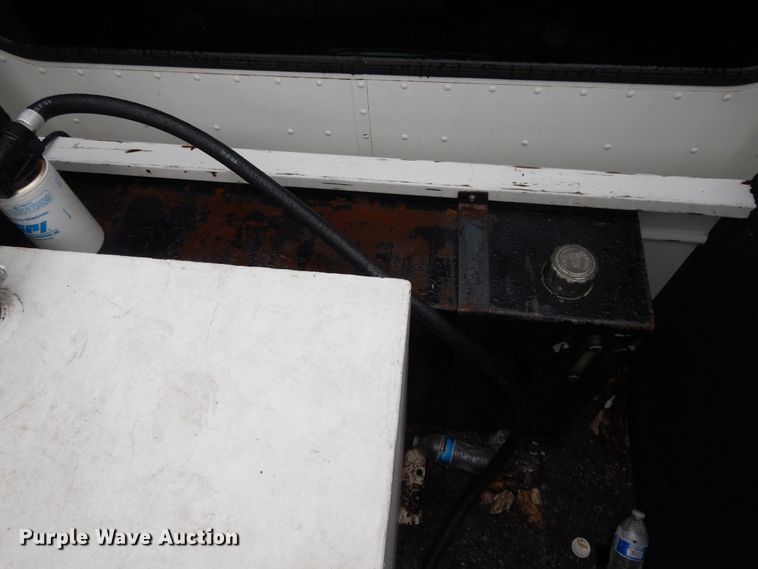 image for item DH0005 2009 Peterbilt 325  service truck with crane