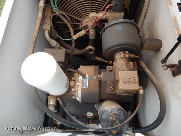 image for item DH0005 2009 Peterbilt 325  service truck with crane