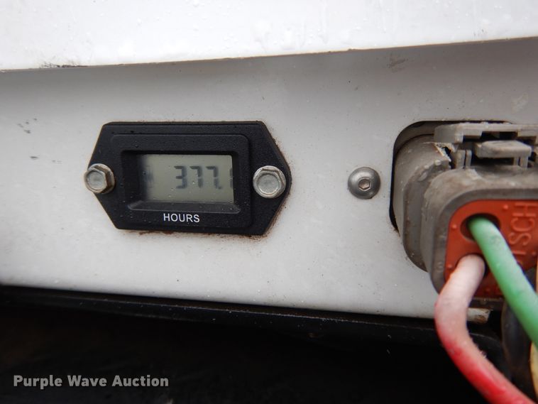 image for item DH0005 2009 Peterbilt 325  service truck with crane