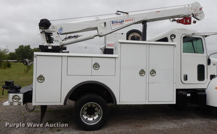 image for item DH0005 2009 Peterbilt 325  service truck with crane