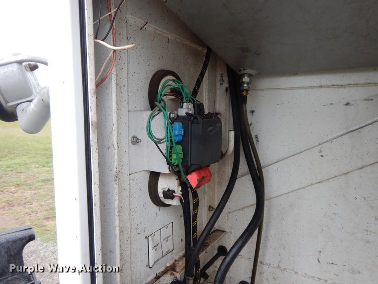 image for item DH0005 2009 Peterbilt 325  service truck with crane