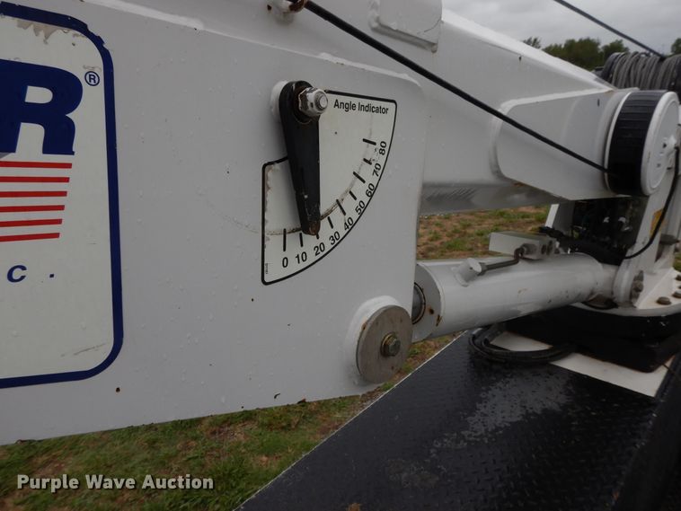 image for item DH0005 2009 Peterbilt 325  service truck with crane