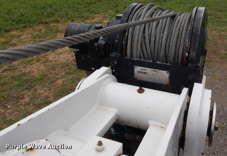 image for item DH0005 2009 Peterbilt 325  service truck with crane