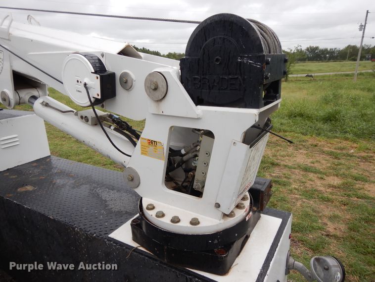 image for item DH0005 2009 Peterbilt 325  service truck with crane