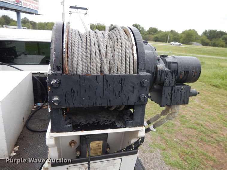 image for item DH0005 2009 Peterbilt 325  service truck with crane