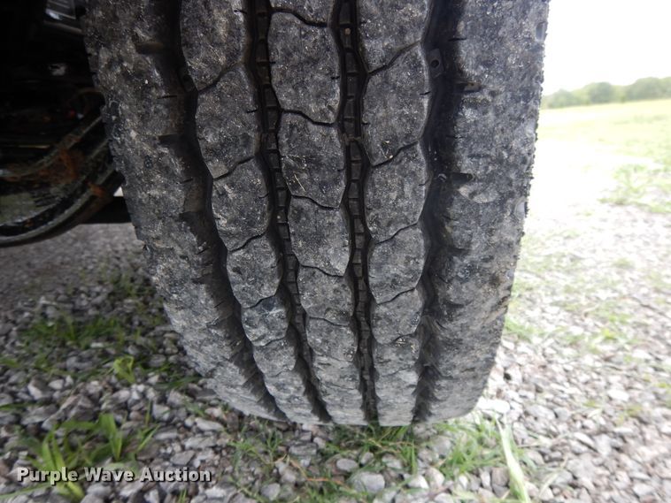 image for item DH0005 2009 Peterbilt 325  service truck with crane