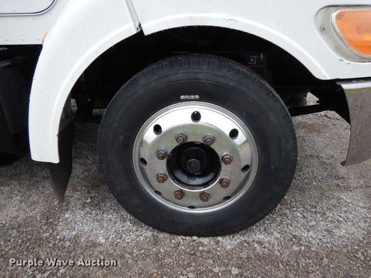 image for item DH0005 2009 Peterbilt 325  service truck with crane