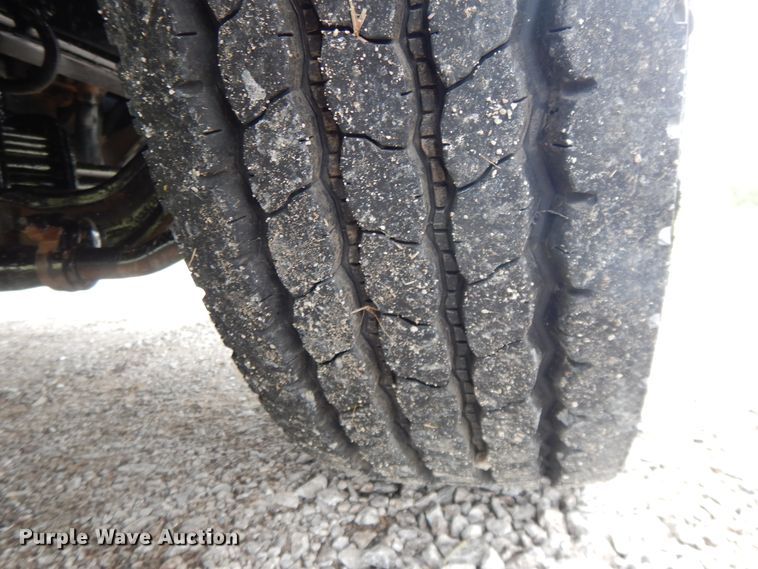 image for item DH0005 2009 Peterbilt 325  service truck with crane