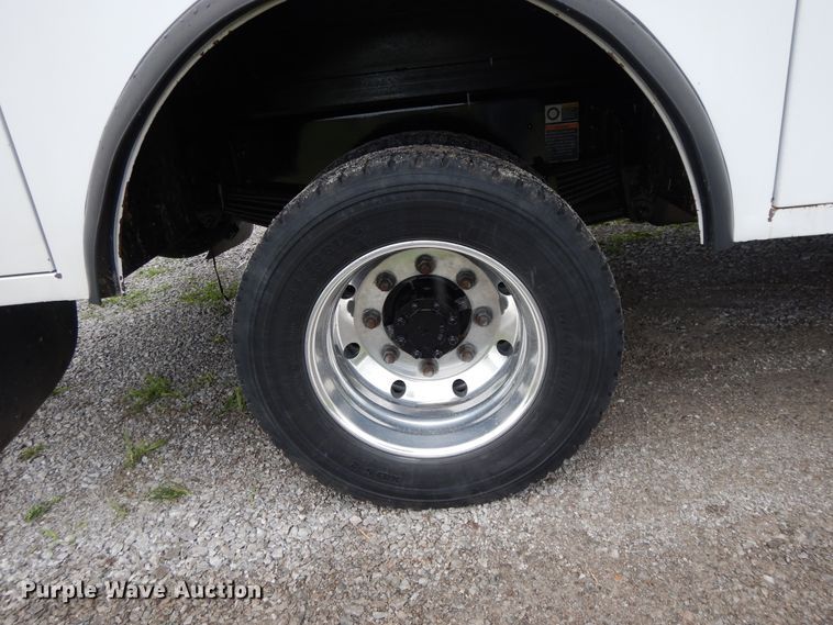 image for item DH0005 2009 Peterbilt 325  service truck with crane