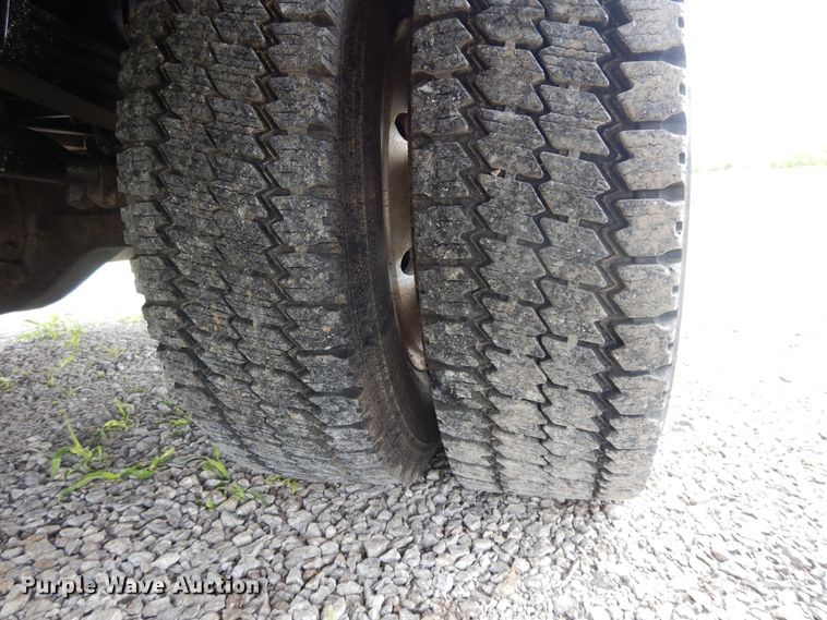 image for item DH0005 2009 Peterbilt 325  service truck with crane