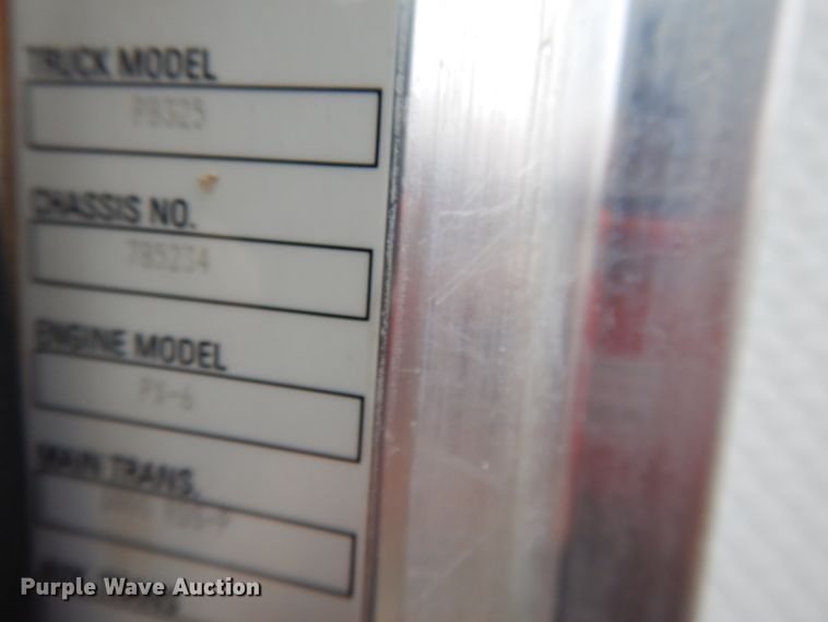 image for item DH0005 2009 Peterbilt 325  service truck with crane