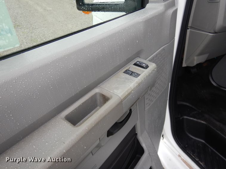 image for item DH0009 Ford E450  shuttle bus