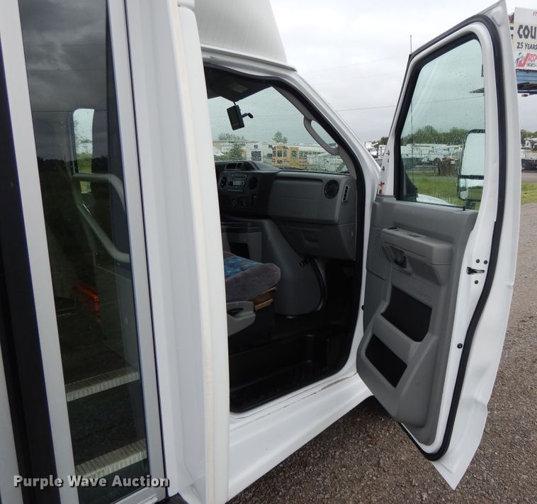 image for item DH0009 Ford E450  shuttle bus