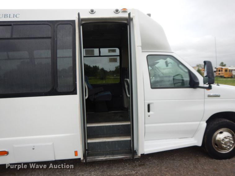 image for item DH0009 Ford E450  shuttle bus
