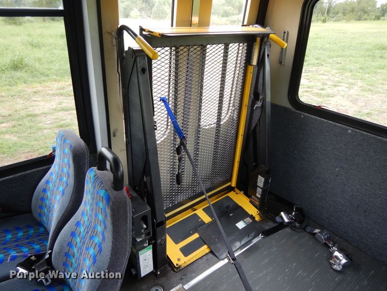 image for item DH0009 Ford E450  shuttle bus