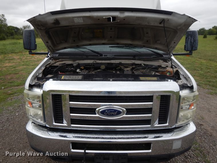 image for item DH0009 Ford E450  shuttle bus