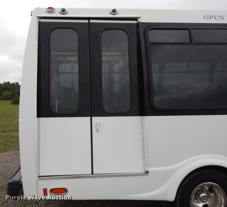 image for item DH0009 Ford E450  shuttle bus