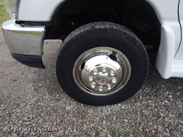 image for item DH0009 Ford E450  shuttle bus