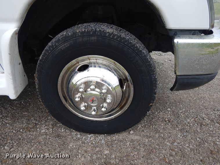 image for item DH0009 Ford E450  shuttle bus