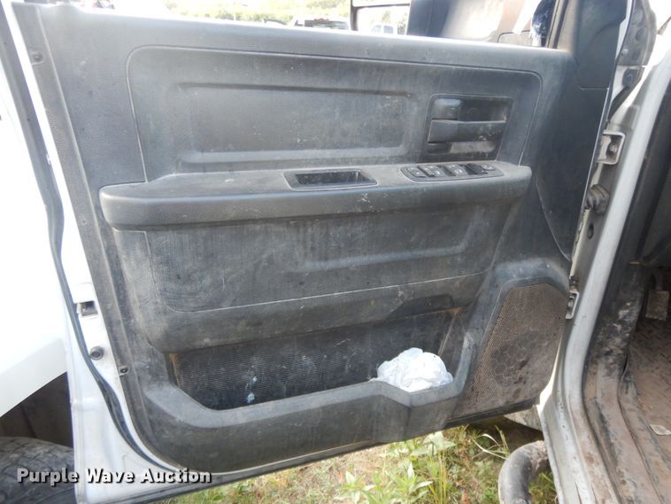 image for item DH0058 2013 Dodge Ram 5500HD  Crew Cab flatbed truck