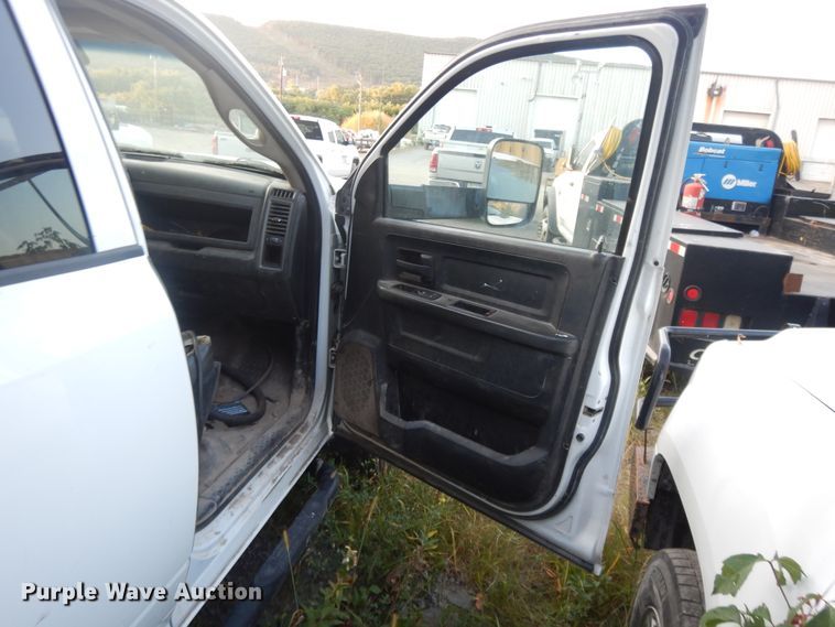 image for item DH0058 2013 Dodge Ram 5500HD  Crew Cab flatbed truck