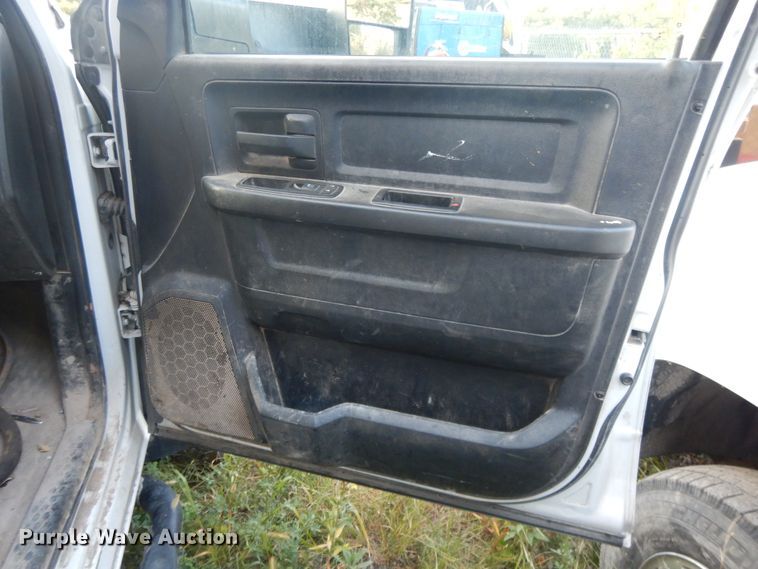 image for item DH0058 2013 Dodge Ram 5500HD  Crew Cab flatbed truck