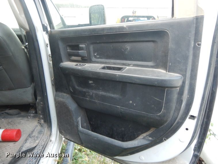 image for item DH0058 2013 Dodge Ram 5500HD  Crew Cab flatbed truck