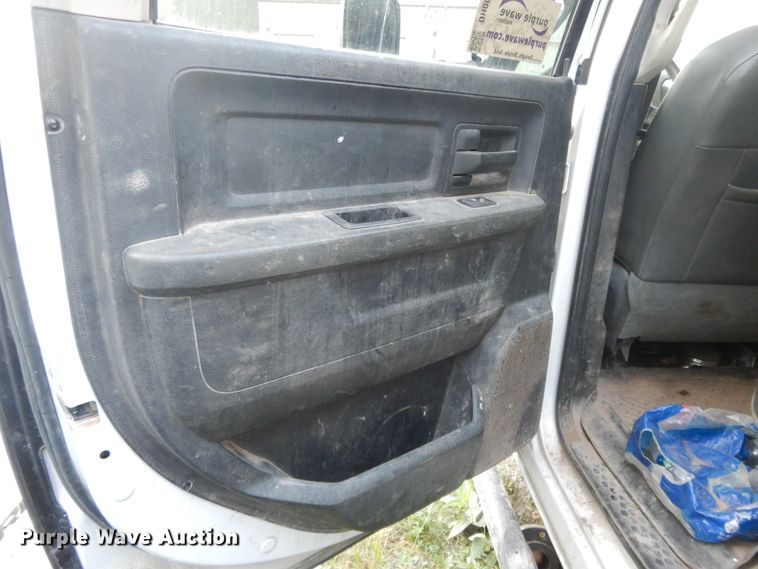 image for item DH0058 2013 Dodge Ram 5500HD  Crew Cab flatbed truck