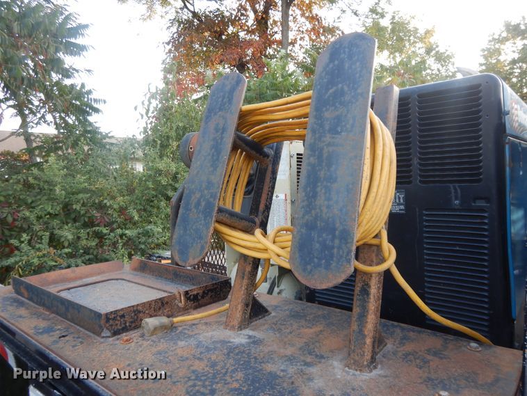 image for item DH0058 2013 Dodge Ram 5500HD  Crew Cab flatbed truck