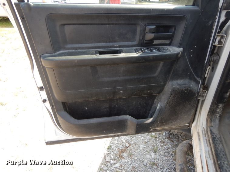 image for item DH0062 2013 Dodge Ram 5500HD  Crew Cab flatbed truck