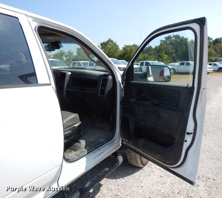 image for item DH0062 2013 Dodge Ram 5500HD  Crew Cab flatbed truck