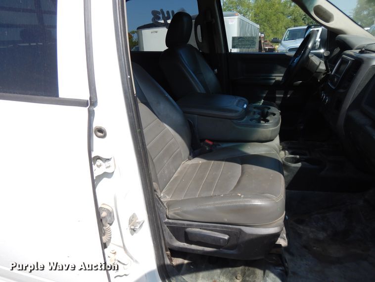 image for item DH0062 2013 Dodge Ram 5500HD  Crew Cab flatbed truck