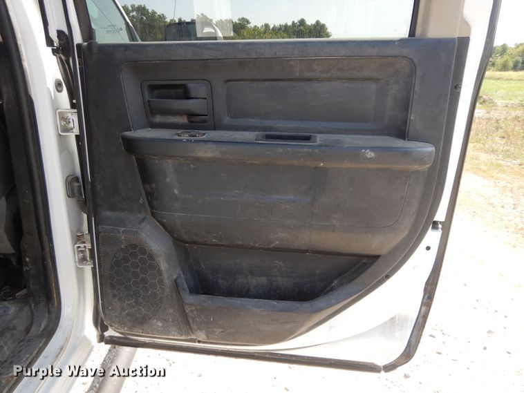 image for item DH0062 2013 Dodge Ram 5500HD  Crew Cab flatbed truck